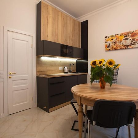 Friends House- Сучасні Апартаменти В Центрі Львова Luaran gambar