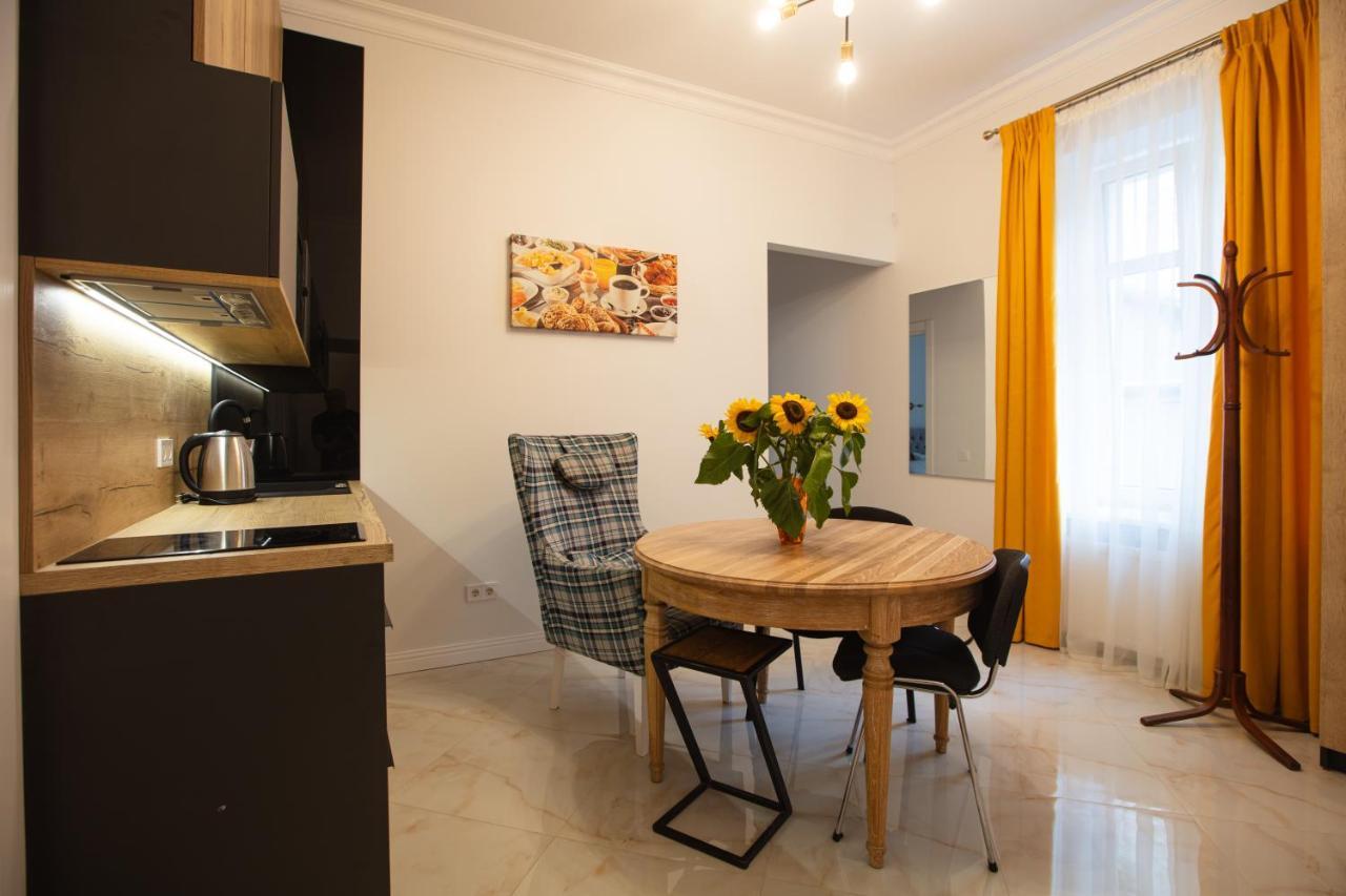 Friends House- Сучасні Апартаменти В Центрі Львова Luaran gambar